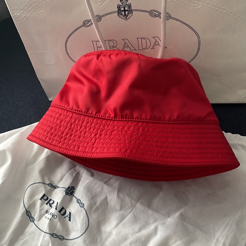 Red Prada bucket hat - Picture 5 of 7